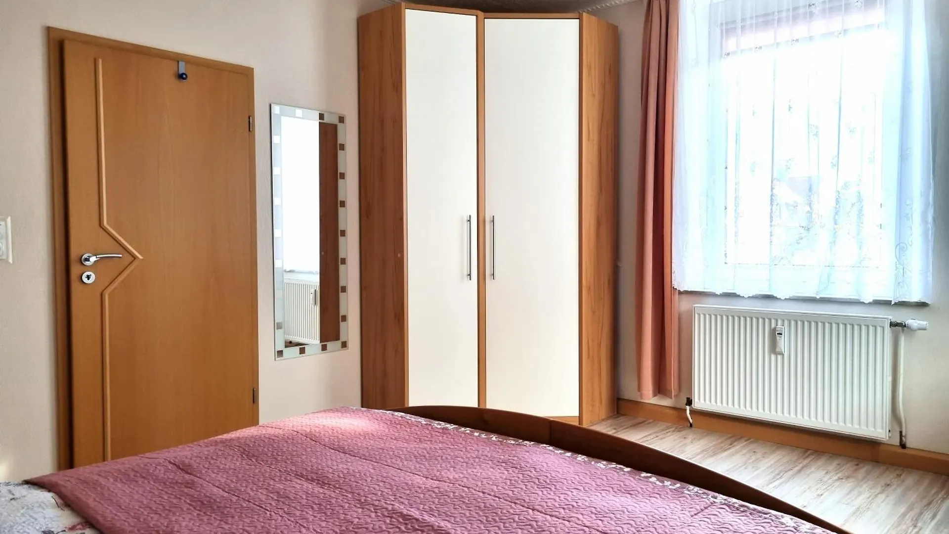 Apartment Bayreuth, Grosse Ferienwohnung Im Haus Mit Kunst, 3 Schlafzimmer, Kueche, Parkplatz 0*, Bayreuth
