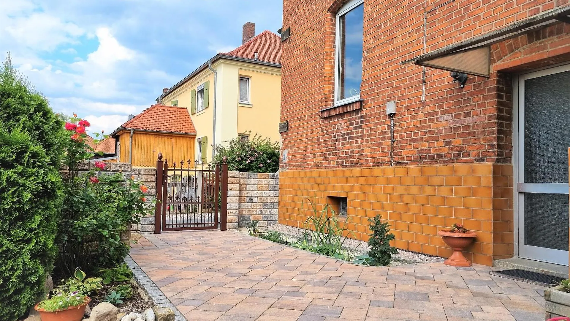 Apartment Bayreuth, Grosse Ferienwohnung Im Haus Mit Kunst, 3 Schlafzimmer, Kueche, Parkplatz